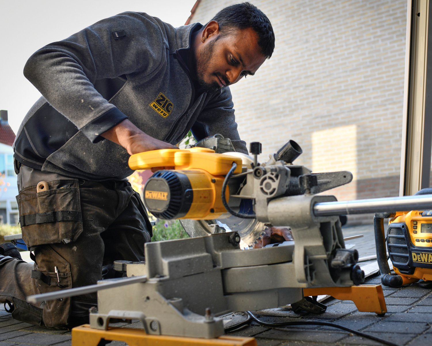ZIC-Weru-kozijnen-deuren- gevelbekleding-team-rechts